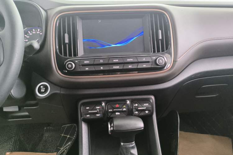 Used GAC Trumpchi GS3 2019 235T Automatic Luxury Edition Audio And AC Panel