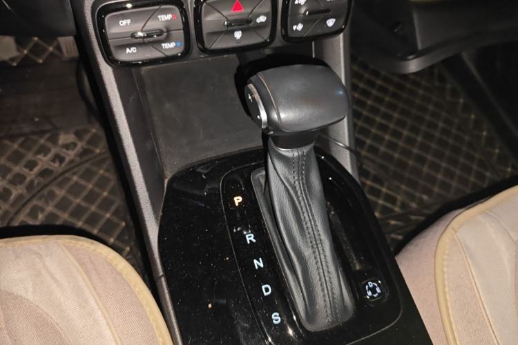 Used GAC Trumpchi GS3 2019 235T Automatic Elite Edition Gear Lever