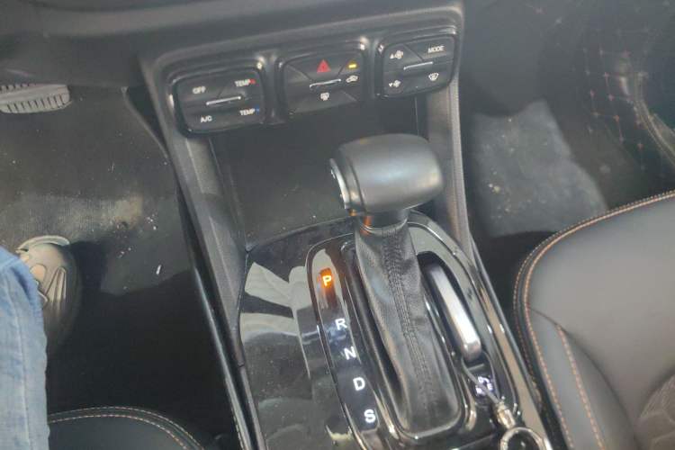 Used GAC Trumpchi GS3 2019 235T Automatic Elite Edition Gear Lever