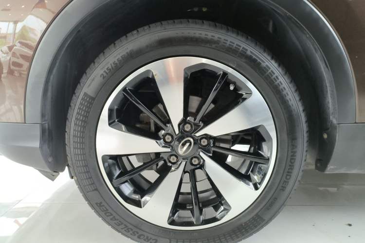 Used GAC Trumpchi GS3 2019 235T Automatic Luxury Edition Left Front Wheel Hub