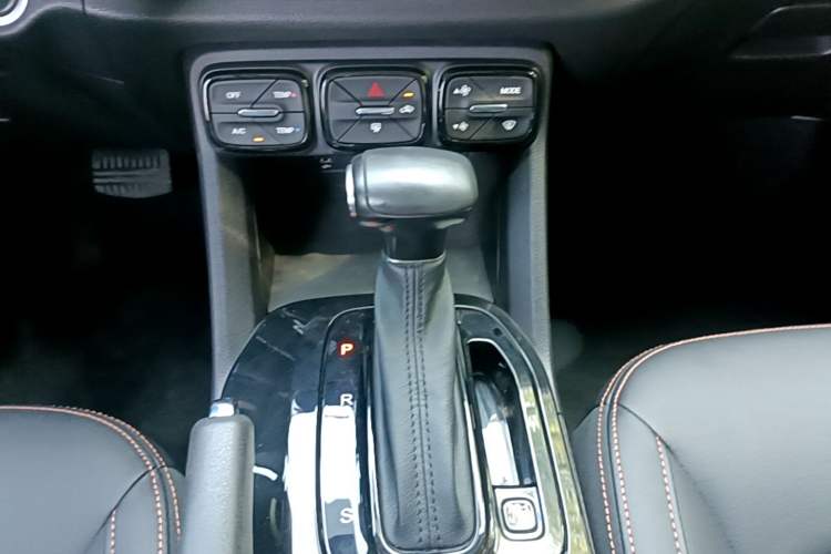 Used GAC Trumpchi GS3 2019 235T Automatic Elite Edition Gear Lever