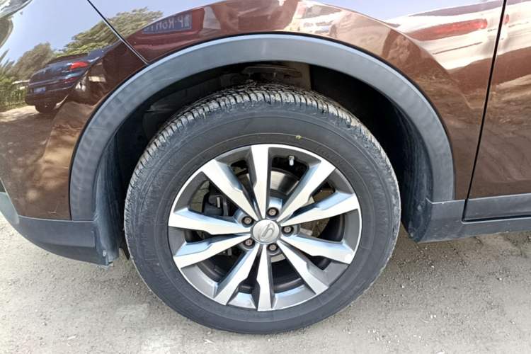 Used GAC Trumpchi GS3 2019 235T Automatic Elite Edition Left Front Wheel Hub