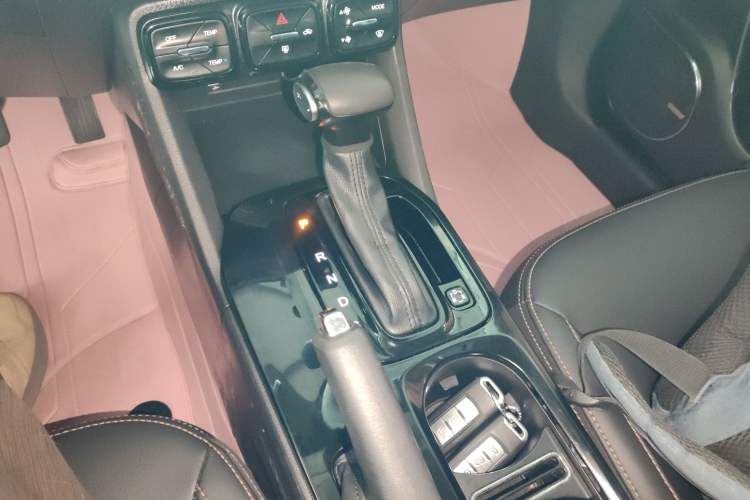 Used GAC Trumpchi GS3 2019 235T Automatic Elite Edition Gear Lever