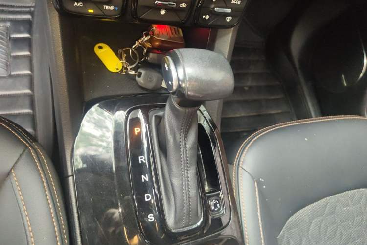 Used GAC Trumpchi GS3 2019 235T Automatic Elite Edition Gear Lever