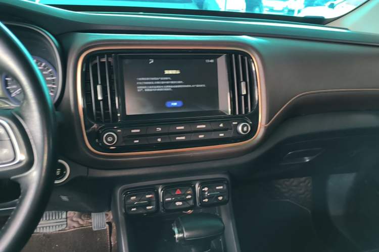 Used GAC Trumpchi GS3 2019 235T Automatic Luxury Edition Audio And AC Panel