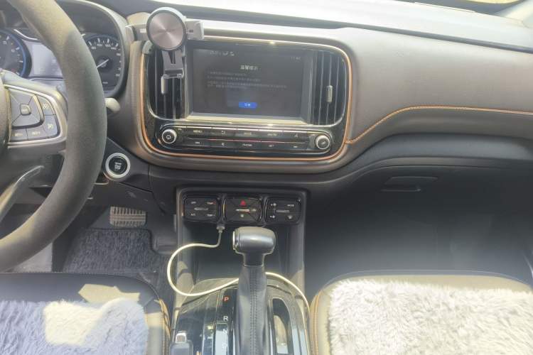 Used GAC Trumpchi GS3 2019 235T Automatic Elite Edition Audio And AC Panel