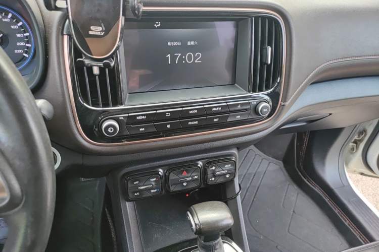 Used GAC Trumpchi GS3 2019 235T Automatic Elite Edition Audio And AC Panel