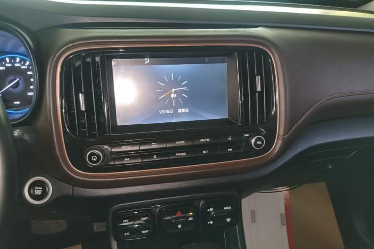 Used GAC Trumpchi GS3 2019 235T Automatic Elite Edition Audio And AC Panel