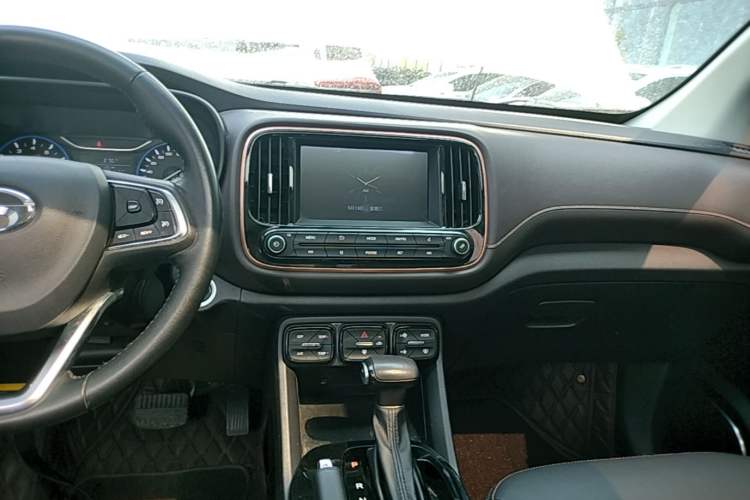 Used GAC Trumpchi GS3 2019 235T Automatic Elite Edition Audio And AC Panel