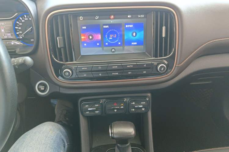 Used GAC Trumpchi GS3 2019 235T Automatic Elite Edition Audio And AC Panel