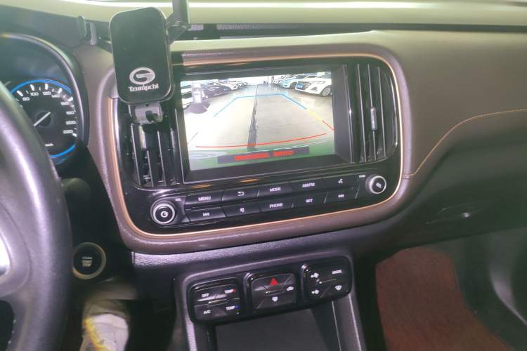 Used GAC Trumpchi GS3 2019 235T Automatic Elite Edition Audio And AC Panel