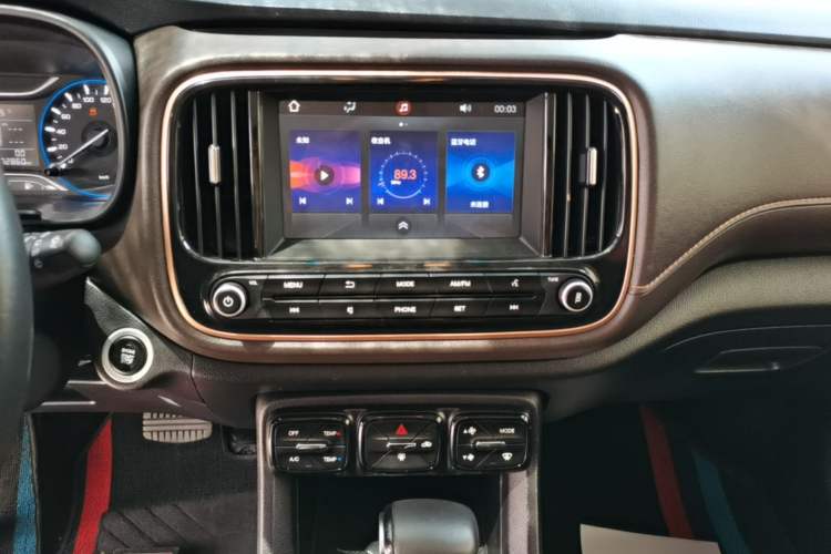 Used GAC Trumpchi GS3 2019 235T Automatic Elite Edition Audio And AC Panel