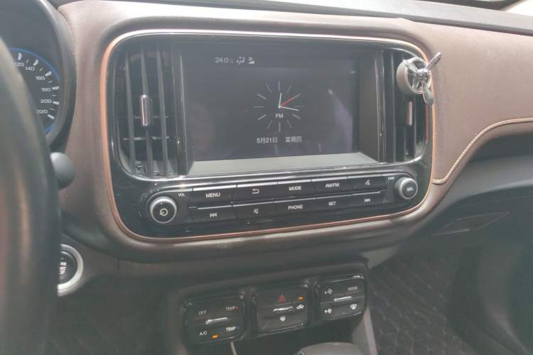 Used GAC Trumpchi GS3 2019 235T Automatic Elite Edition Audio And AC Panel