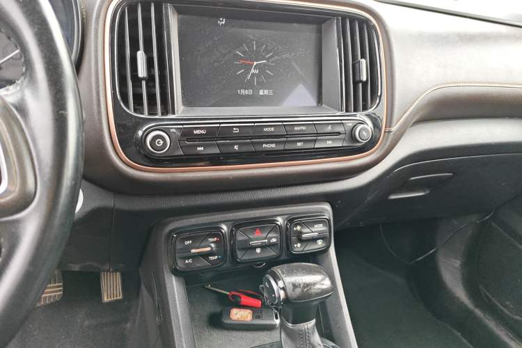 Used GAC Trumpchi GS3 2019 235T Automatic Elite Edition Audio And AC Panel