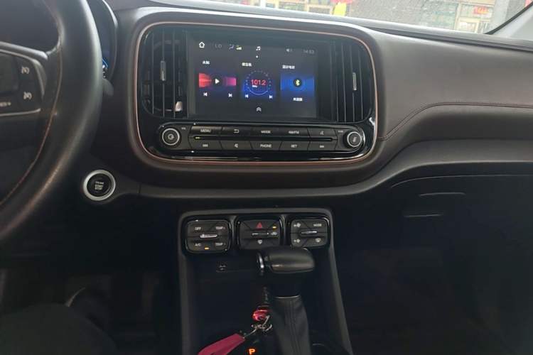 Used GAC Trumpchi GS3 2019 235T Automatic Elite Edition Audio And AC Panel