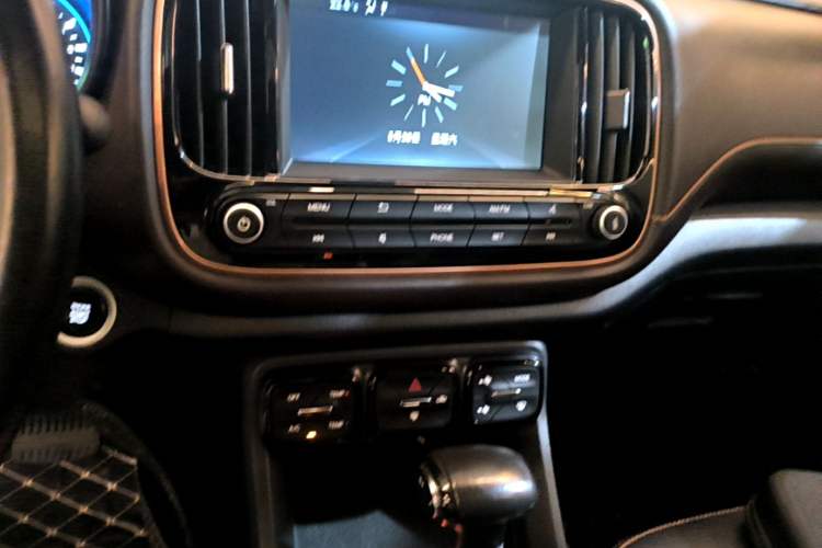 Used GAC Trumpchi GS3 2019 235T Automatic Elite Edition Audio And AC Panel