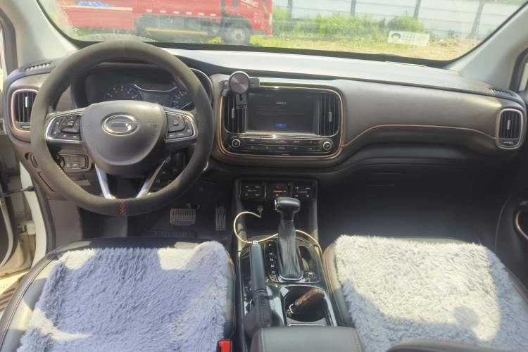 Used GAC Trumpchi GS3 2019 235T Automatic Elite Edition Center Console