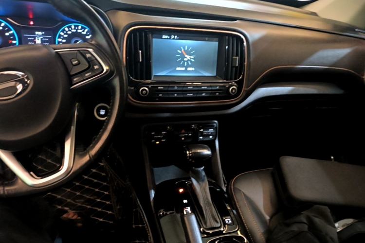 Used GAC Trumpchi GS3 2019 235T Automatic Elite Edition Center Console