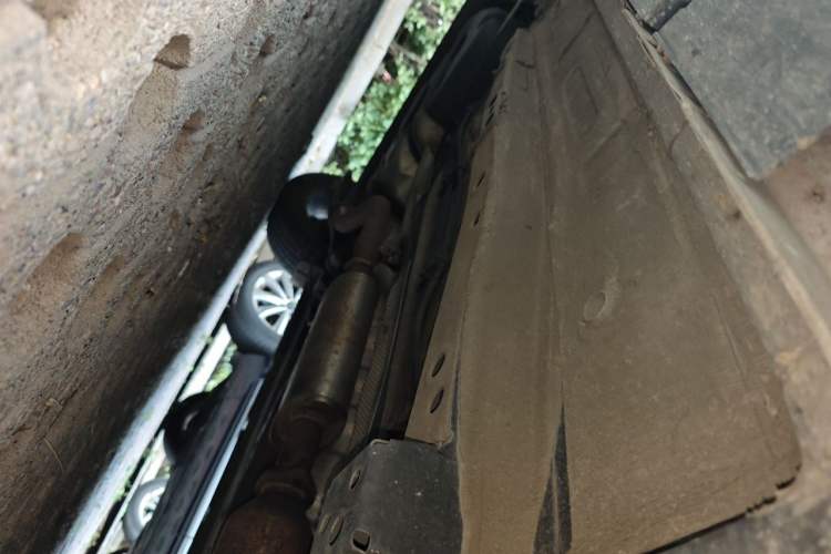 Used GAC Trumpchi GS3 2019 235T Automatic Elite Edition Chassis Front Right