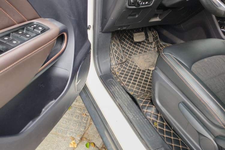 Used GAC Trumpchi GS3 2019 235T Automatic Elite Edition Driver Seat