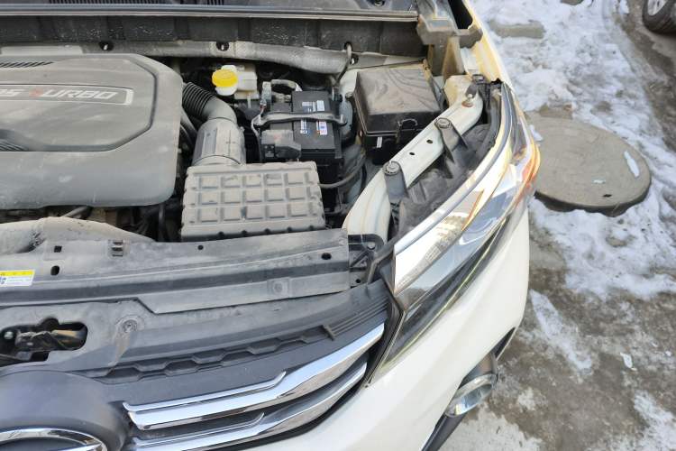 Used GAC Trumpchi GS3 2019 235T Automatic Elite Edition Engine Bay Left