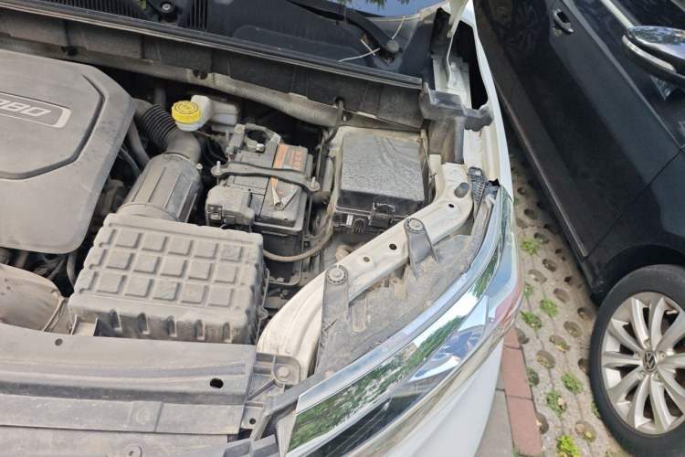 Used GAC Trumpchi GS3 2019 235T Automatic Elite Edition Engine Bay Left
