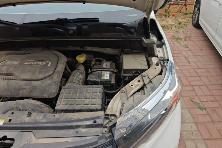 Used GAC Trumpchi GS3 2019 235T Automatic Elite Edition Engine Bay Left