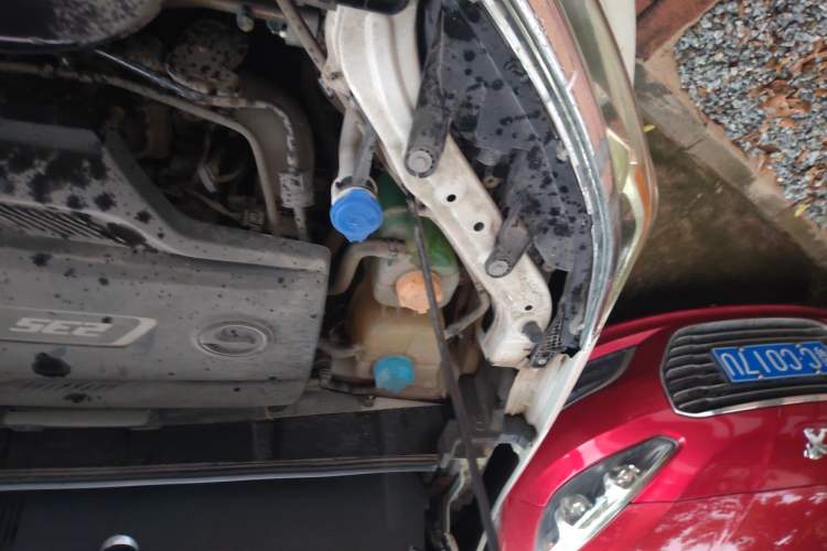 Used GAC Trumpchi GS3 2019 235T Automatic Elite Edition Engine Bay Right