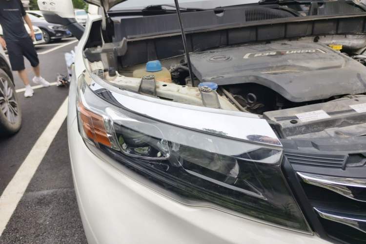 Used GAC Trumpchi GS3 2019 235T Automatic Elite Edition Engine Bay Right