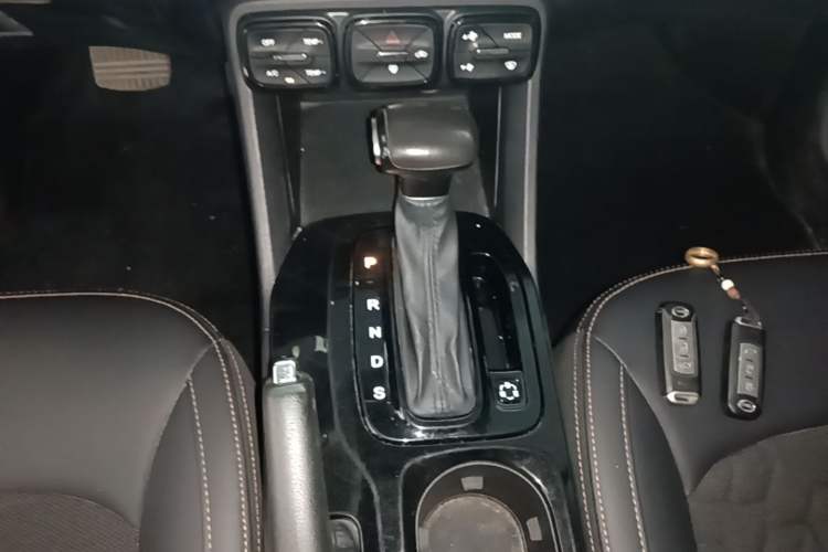 Used GAC Trumpchi GS3 2019 235T Automatic Elite Edition Gear Lever