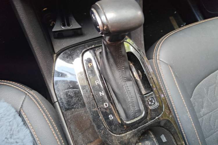 Used GAC Trumpchi GS3 2019 235T Automatic Elite Edition Gear Lever