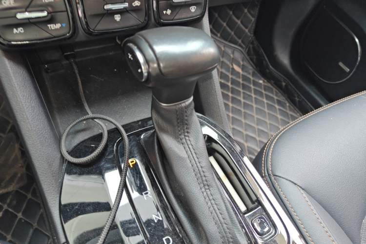 Used GAC Trumpchi GS3 2019 235T Automatic Elite Edition Gear Lever
