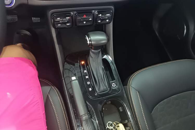 Used GAC Trumpchi GS3 2019 235T Automatic Elite Edition Gear Lever