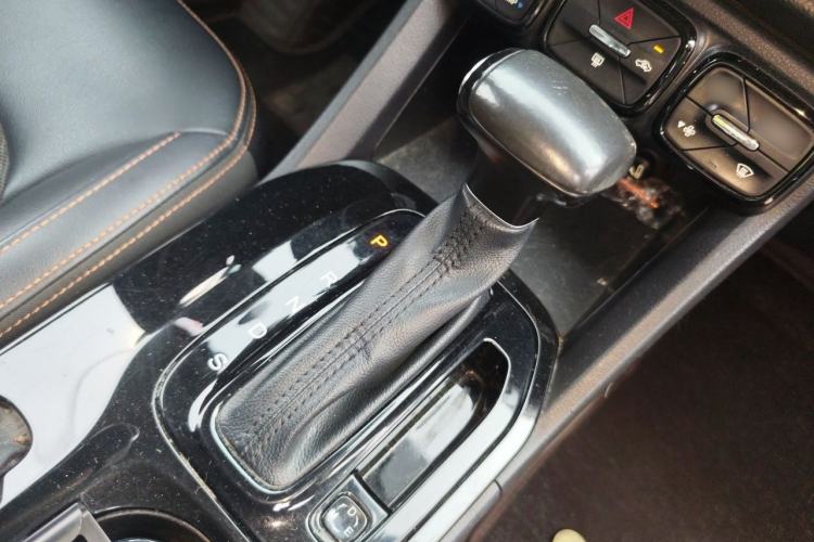 Used GAC Trumpchi GS3 2019 235T Automatic Elite Edition Gear Lever