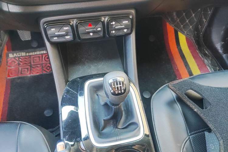 Used GAC Trumpchi GS3 2019 235T Manual Comfort Edition Gear Lever