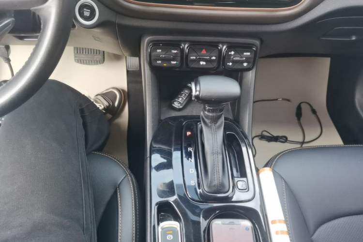 Used GAC Trumpchi GS3 2019 235T Automatic Luxury Edition Gear Lever