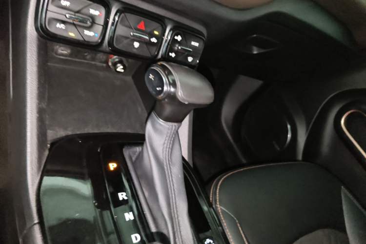 Used GAC Trumpchi GS3 2019 235T Automatic Elite Edition Gear Lever