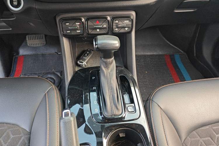 Used GAC Trumpchi GS3 2019 235T Automatic Elite Edition Gear Lever