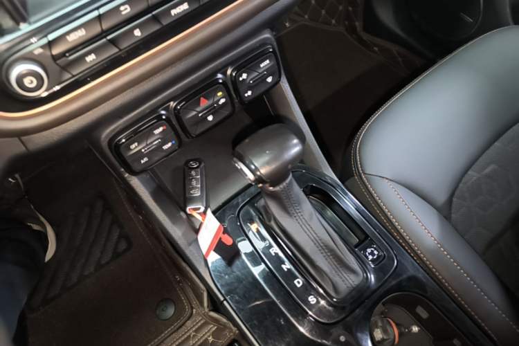 Used GAC Trumpchi GS3 2019 235T Automatic Elite Edition Gear Lever