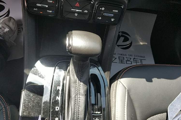 Used GAC Trumpchi GS3 2019 235T Automatic Elite Edition Gear Lever