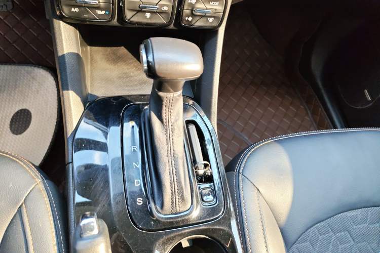 Used GAC Trumpchi GS3 2019 235T Automatic Elite Edition Gear Lever