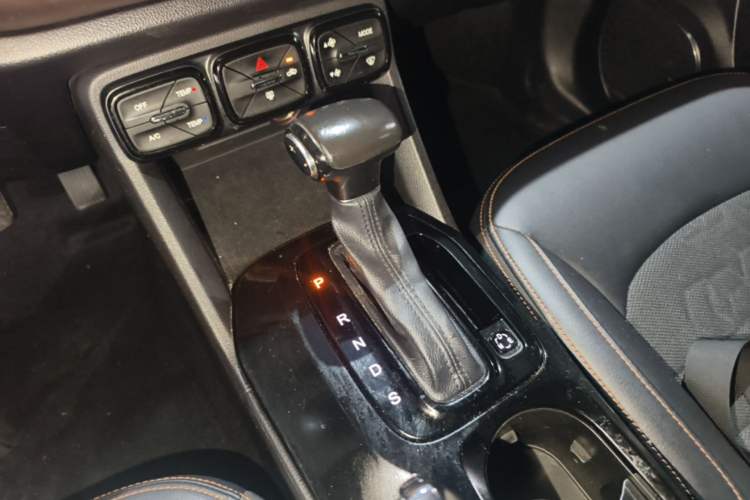 Used GAC Trumpchi GS3 2019 235T Automatic Elite Edition Gear Lever