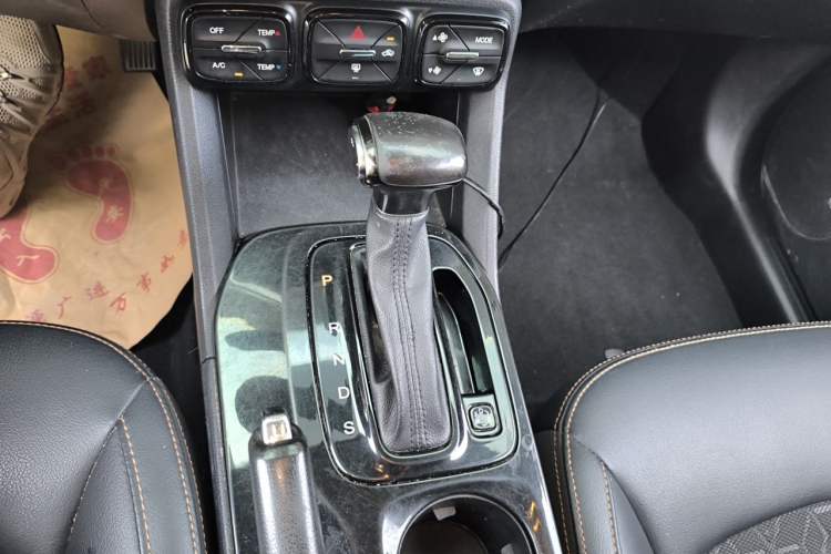 Used GAC Trumpchi GS3 2019 235T Automatic Elite Edition Gear Lever