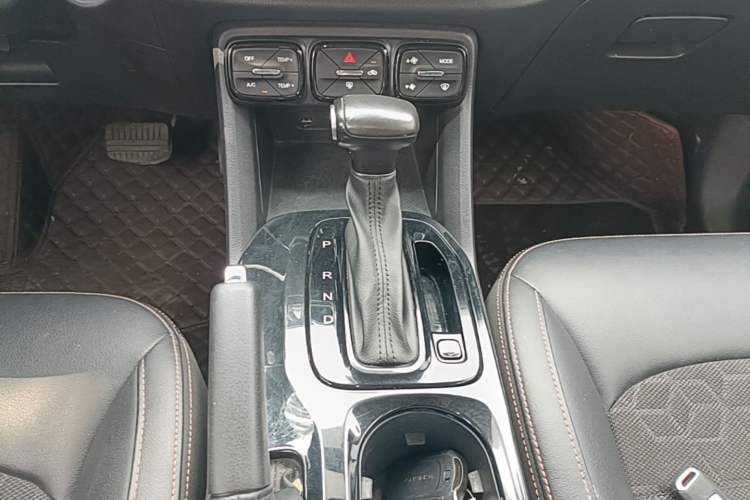Used GAC Trumpchi GS3 2019 235T Automatic Elite Edition Gear Lever