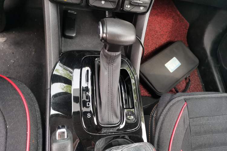 Used GAC Trumpchi GS3 2019 235T Automatic Elite Edition Gear Lever