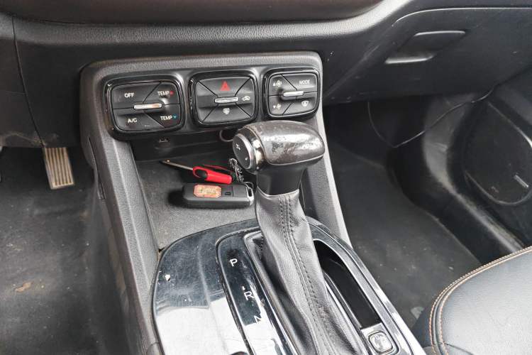 Used GAC Trumpchi GS3 2019 235T Automatic Elite Edition Gear Lever