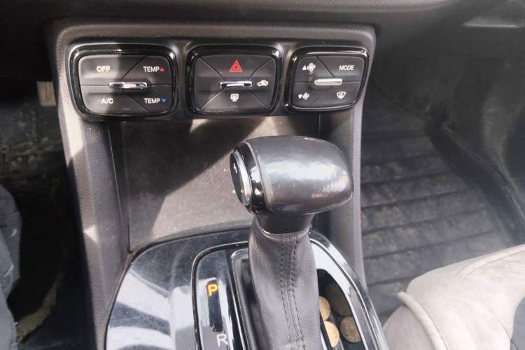 Used GAC Trumpchi GS3 2019 235T Automatic Elite Edition Gear Lever