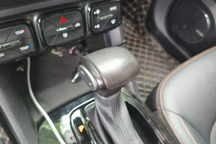 Used GAC Trumpchi GS3 2019 235T Automatic Elite Edition Gear Lever
