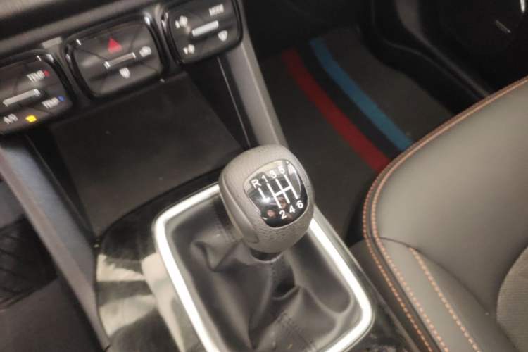 Used GAC Trumpchi GS3 2019 235T Manual Comfort Edition Gear Lever