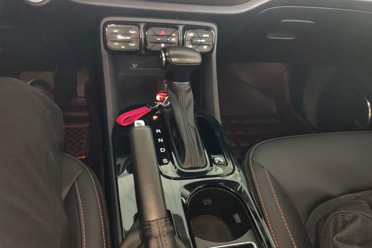 Used GAC Trumpchi GS3 2019 235T Automatic Elite Edition Gear Lever